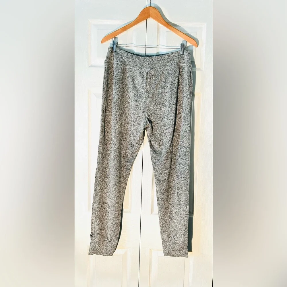 Cuddl Duds Women's Heather Gray Knit Joggers - Picture 4 of 5